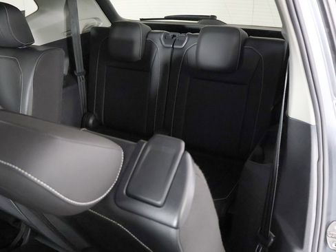 Used 2023 Volkswagen Tiguan SE w/ Panoramic Sunroof Package FWD image 35