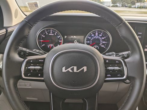 Certified 2024 Kia Carnival LX image 22