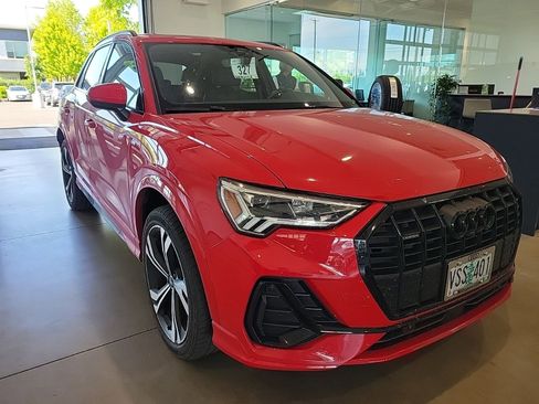 Used 2024 Audi Q3 2.0T Premium Plus AWD/4WD image 2