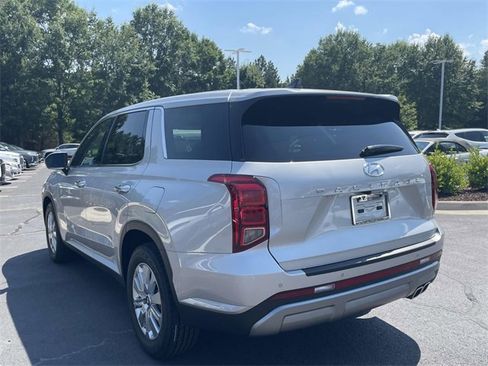 Certified 2025 Hyundai Palisade SE image 4