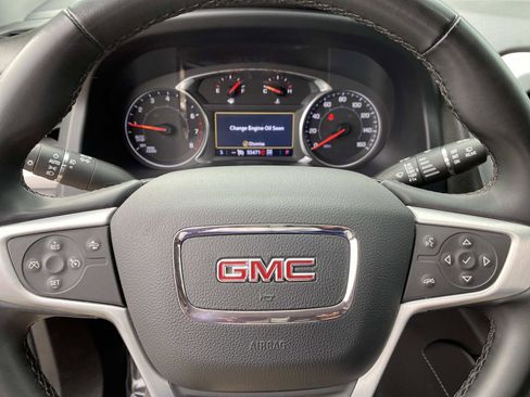 Used 2023 GMC Acadia SLT image 16