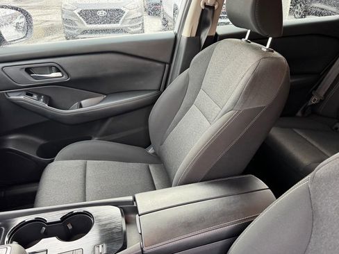 Used 2025 Nissan Rogue SV image 8