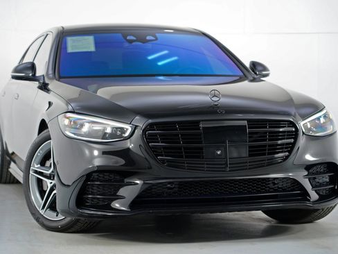 Used 2022 Mercedes-Benz S 500 4MATIC w/ AMG Line Package image 4