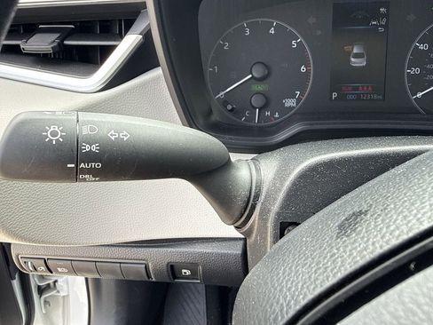 Used 2025 Toyota Corolla LE w/ Convenience Package image 28