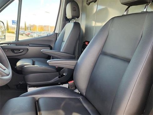Used 2022 Mercedes-Benz Sprinter 2500 image 16