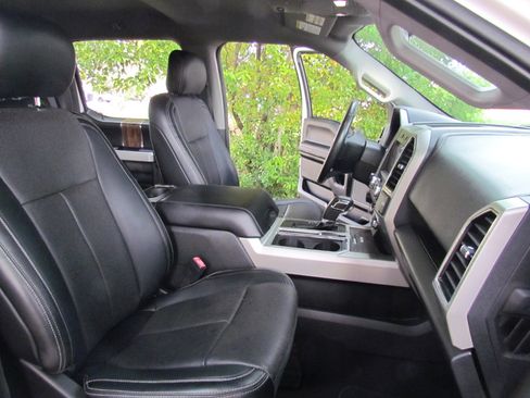 Used 2018 Ford F150 Lariat w/ Trailer Tow Package image 19