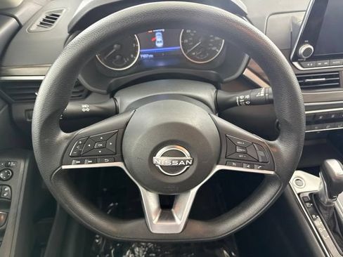 Used 2024 Nissan Altima 2.5 SV FWD image 23