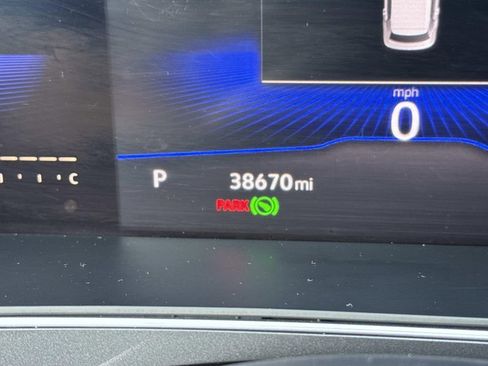 Used 2022 Volkswagen Tiguan SE R-Line image 42