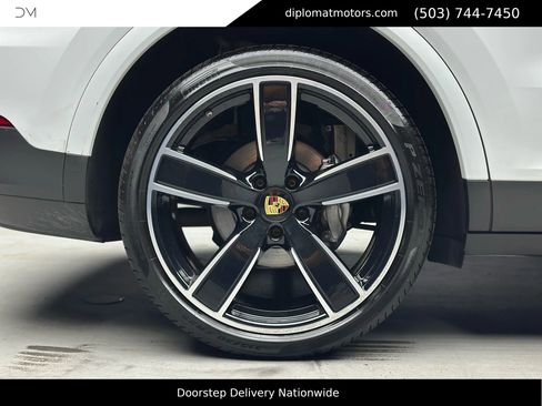 Used 2023 Porsche Cayenne image 43