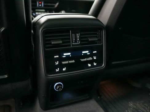 Certified 2025 Porsche Cayenne S image 20