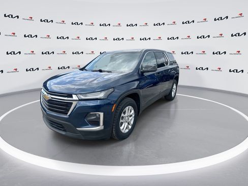 Used 2022 Chevrolet Traverse LS FWD image 4