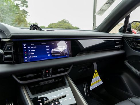 New 2025 Porsche Macan Turbo Electric AWD/4WD image 35