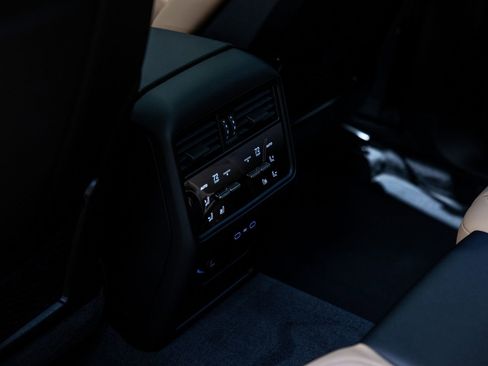 New 2026 Porsche Cayenne image 33