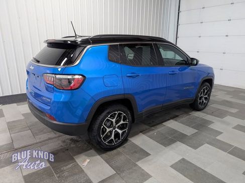 Used 2025 Jeep Compass Limited AWD/4WD image 4