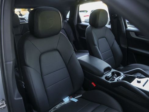 Certified 2026 Porsche Cayenne AWD/4WD image 39