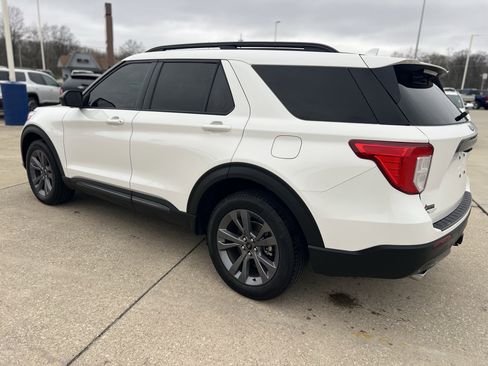 Used 2023 Ford Explorer XLT w/ Equipment Group 202A image 6