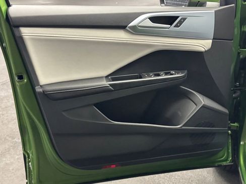 New 2025 Volkswagen Taos SE image 18