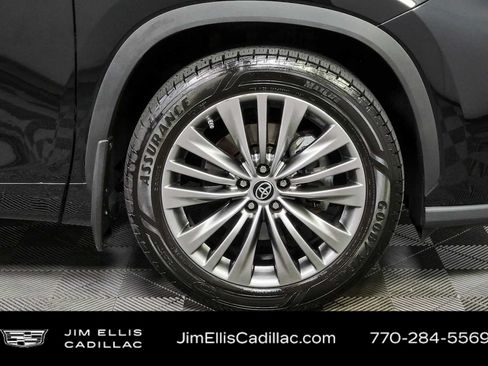 Used 2021 Toyota Highlander Platinum AWD/4WD image 40