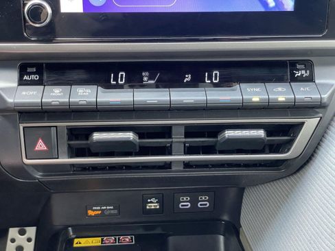 Used 2025 Toyota Camry SE w/ Convenience Package FWD image 27