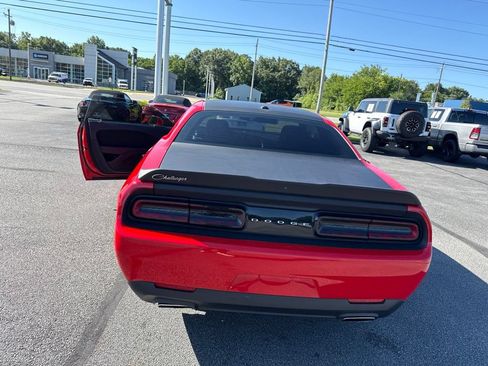 Used 2021 Dodge Challenger SXT RWD image 17