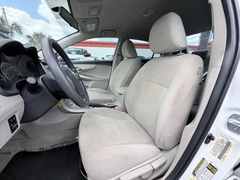 Used 2013 Toyota Corolla LE image 11