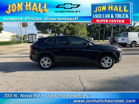 Used 2024 Chevrolet Trax LS w/ LS Convenience Package FWD image 11