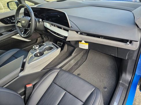New 2026 Cadillac Optiq Luxury 2 image 17
