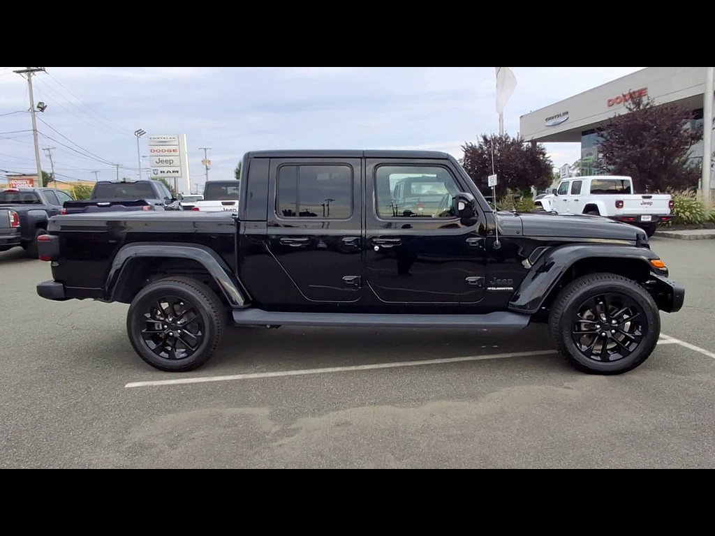 Used 2023 Jeep Gladiator Overland AWD/4WD image 9