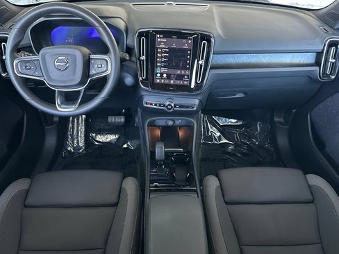Certified 2025 Volvo EX40 Core AWD/4WD image 3