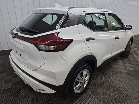 Used 2022 Nissan Kicks S image 10