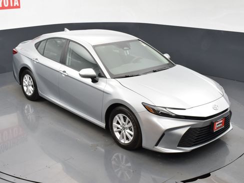 Used 2025 Toyota Camry LE image 22