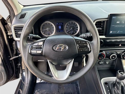 Used 2021 Hyundai Venue SE FWD image 11