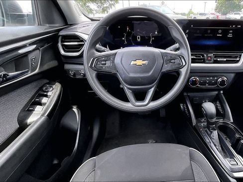 Used 2024 Chevrolet TrailBlazer LS w/ LS Confidence Package FWD image 8