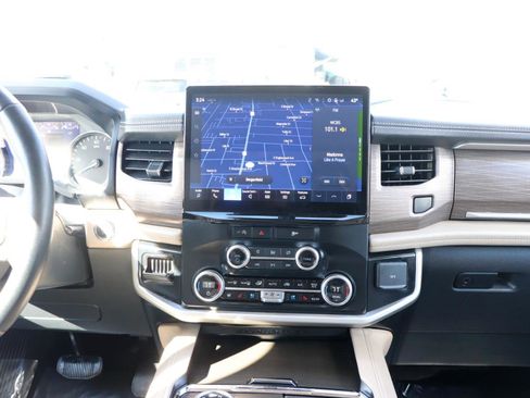 Used 2024 Ford Expedition Limited image 21