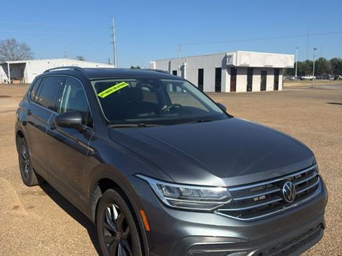 Used 2024 Volkswagen Tiguan SE image 7