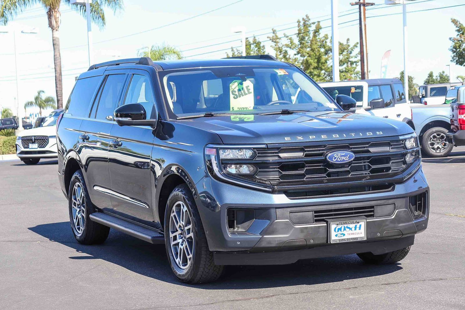 Certified 2025 Ford Expedition Active AWD/4WD image 3