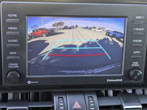 Used 2021 Toyota RAV4 XLE Premium image 18