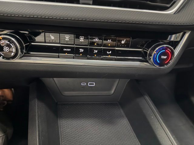Used 2026 Chevrolet Equinox LT AWD/4WD image 18