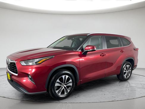 Used 2023 Toyota Highlander XLE FWD image 7