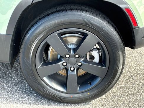 Used 2023 Land Rover Defender 110 75th Limited Edition image 19