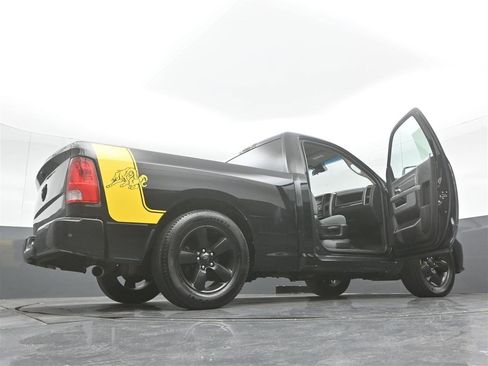 Used 2018 RAM 1500 Express w/ Black Ram 1500 Express Group image 40