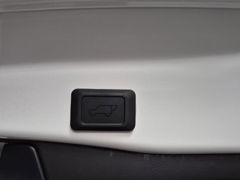 New 2025 Toyota RAV4 XLE image 16