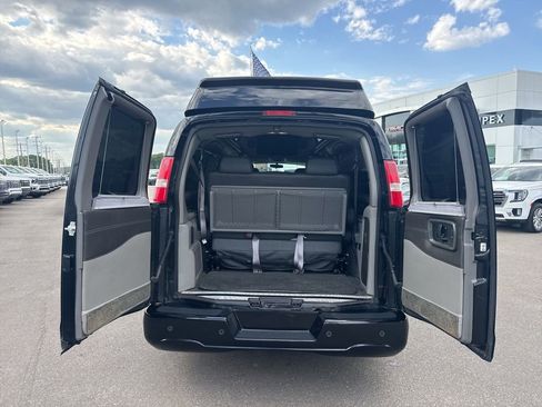 Used 2017 GMC Savana 2500 Extended RWD image 28
