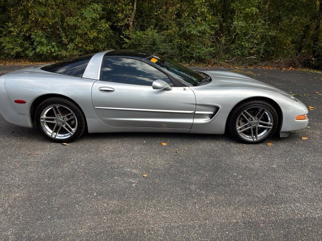 Used 2003 Chevrolet Corvette Coupe w/ Preferred Equipment Group RWD image 5