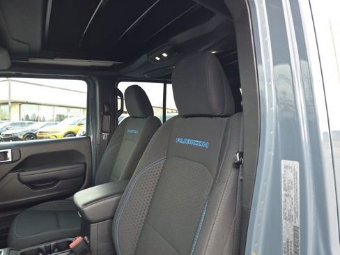 Used 2025 Jeep Wrangler Unlimited Rubicon 4xe w/ Convenience Group image 17