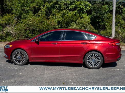 Used 2017 Ford Fusion SE w/ Fusion SE Technology Package image 3