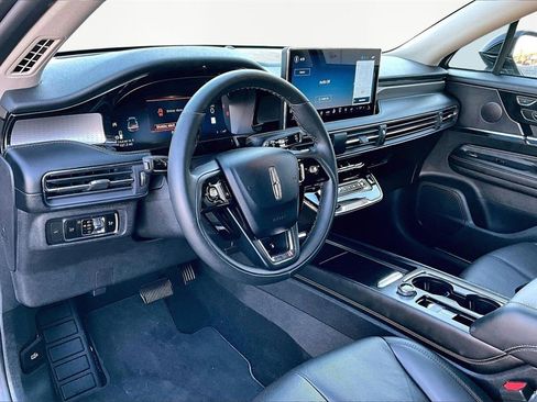 Used 2025 Lincoln Corsair Reserve image 14