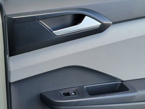 Used 2023 Volkswagen Taos SE image 7