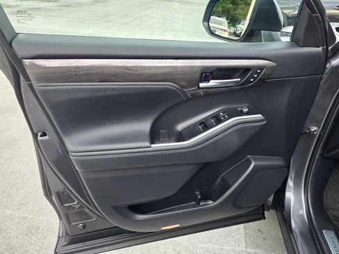 Used 2023 Toyota Highlander Limited image 23