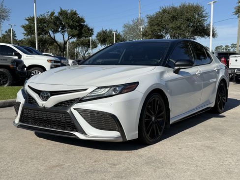 Used 2021 Toyota Camry XSE image 9